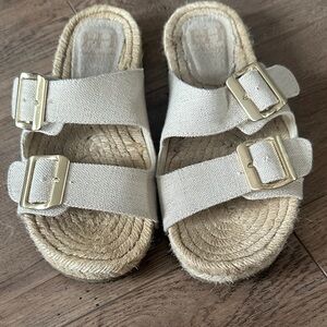 Beige Sandals with gold buckle